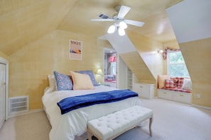 House (3 Bedrooms) | Interior - Waterfront Lake Bridgeport Home w/ Private Dock (Bridgeport)