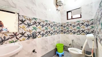 雨淋花灑、免費梳洗用品、提供毛巾、番梘