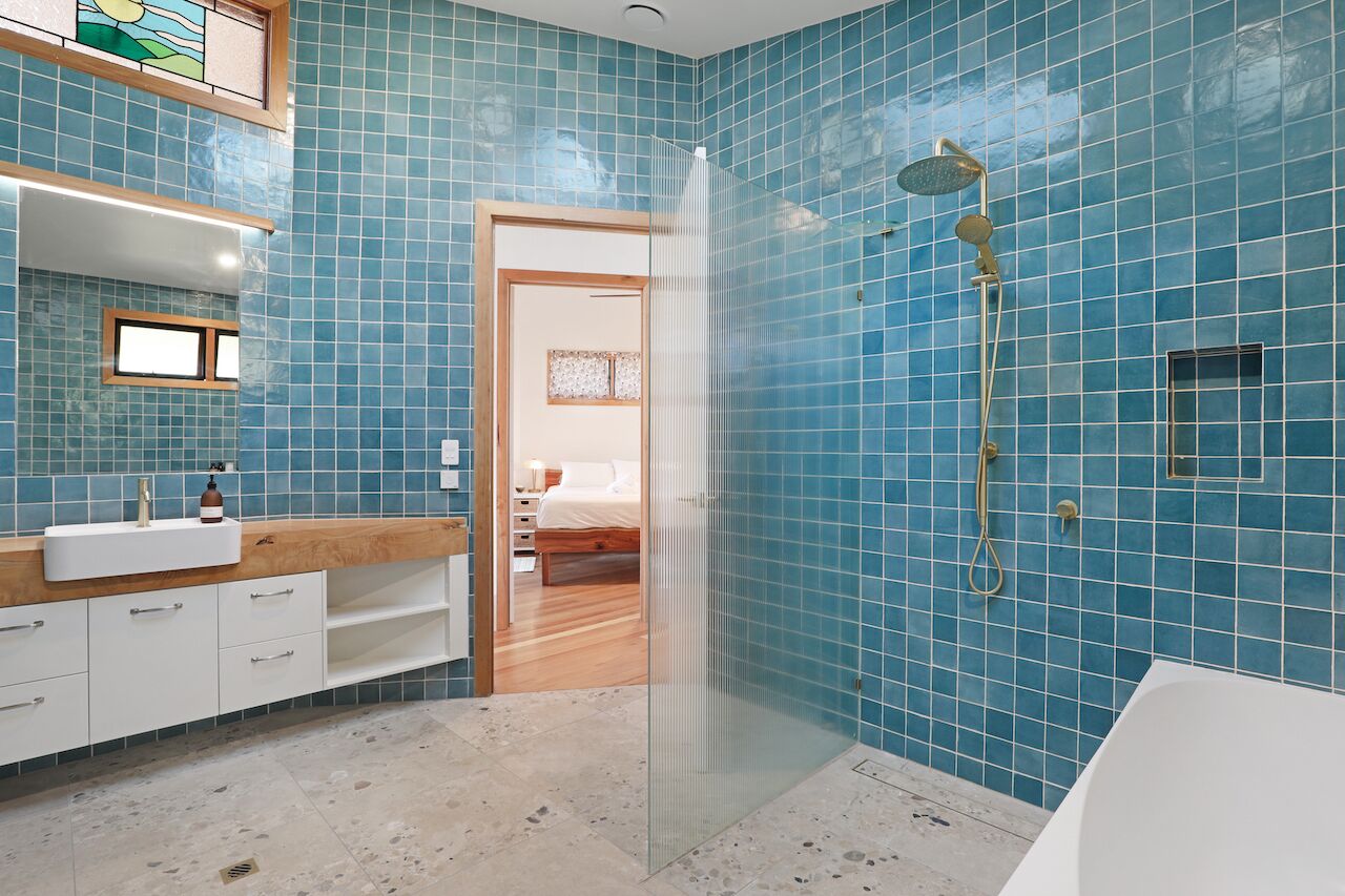Shower, towels