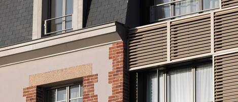 Vista frontal de la propiedad