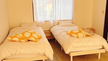 4 bedrooms, iron/ironing board, WiFi, bed sheets