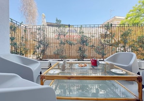 Apartamento básico | Terraço/pátio