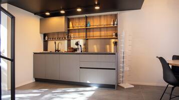 Stovetop, cookware/dishes/utensils