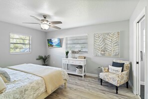 مكواة/لوح كي وخدمة الإنترنت وملاءات أسرّة