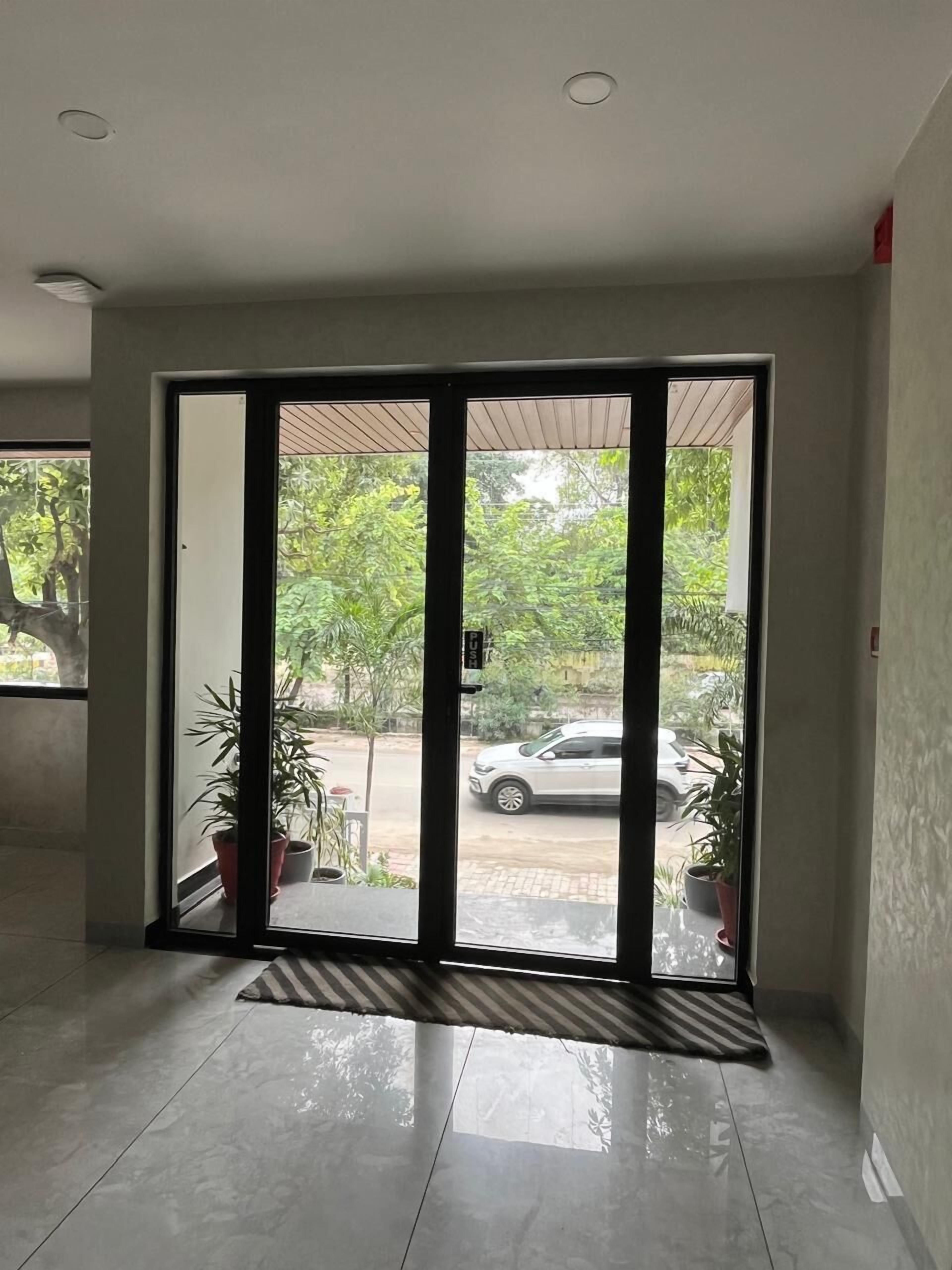 ฝ่ายต้อนรับ