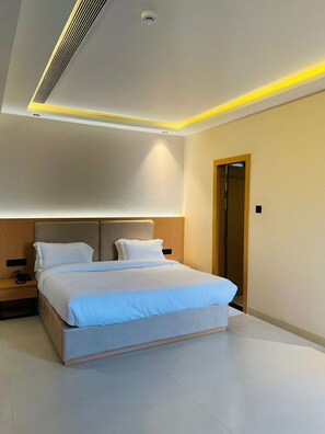 Quarto superluxo, vista para a cidade | Escrivaninha, Wi-Fi de cortesia