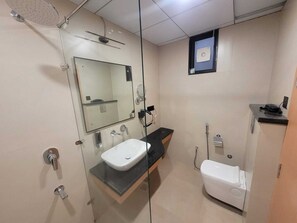 Rom – deluxe | Bad | Dusj, håndklær, såpe og sjampo