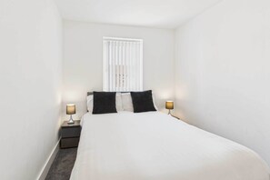 4 chambres, fer et planche à repasser, draps fournis