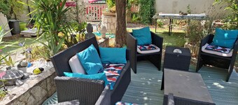 Room for rent by the night with breakfast included near Saint-Emilion