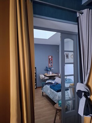1 bedroom, WiFi, bed sheets
