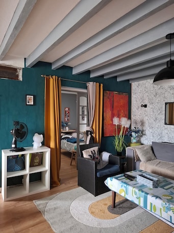 Living area. Room for rent by the night with breakfast included near Saint-Emilion