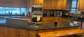 Cozy home for family trip.
5-bedroom house with AC in Salt Lake City