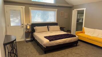 5 bedrooms, iron/ironing board, WiFi, bed sheets