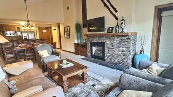 Fernseher, Kamin, Arbeitsbereiche