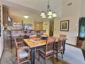 Dining - 2 Bedroom Penthouse Condo at the Lodge at Mountaineer Square, Hot Tub and Pool (Crested Butte)