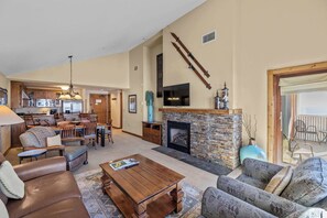 TV, fireplace, offices - 2 Bedroom Penthouse Condo at the Lodge at Mountaineer Square, Hot Tub and Pool (Crested Butte)