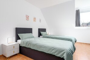 2 chambres, fer et planche à repasser, Wi-Fi, draps fournis
