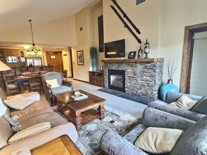 TV, lareira, escritórios