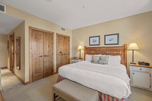 Get cozy in the King-size bed | Listed with @BookTraverse - NEW LISTING | King Room at Base, Pool & Hot Tub (Crested Butte)