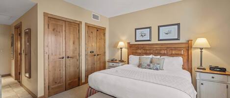 1 slaapkamer, een strijkplank/strijkijzer, wifi, beddengoed