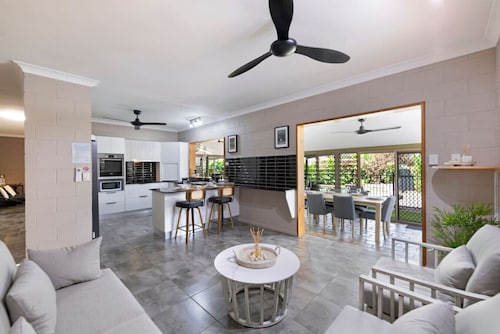 Nature s Nest Pool SPA Outdoor Kitchen Dining