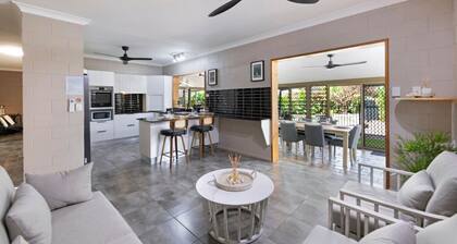 Nature s Nest Pool SPA Outdoor Kitchen Dining
