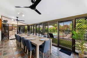 House | 5 bedrooms - Nature s Nest Pool SPA Outdoor Kitchen Dining (Darwin)