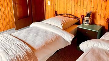2 bedrooms, WiFi, bed sheets