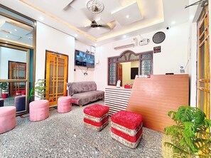 Lobby sitting area -  Hotel Mateshwari Palace Ayodhya (Faizabad)
