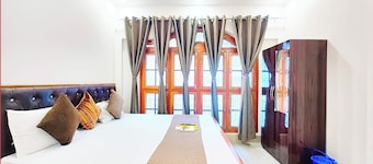 Hotel Mateshwari Palace Ayodhya