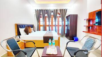 Deluxe Double Room, Air conditioning | Hypo-allergenic bedding, free WiFi