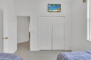 5 bedrooms, iron/ironing board, free WiFi, bed sheets