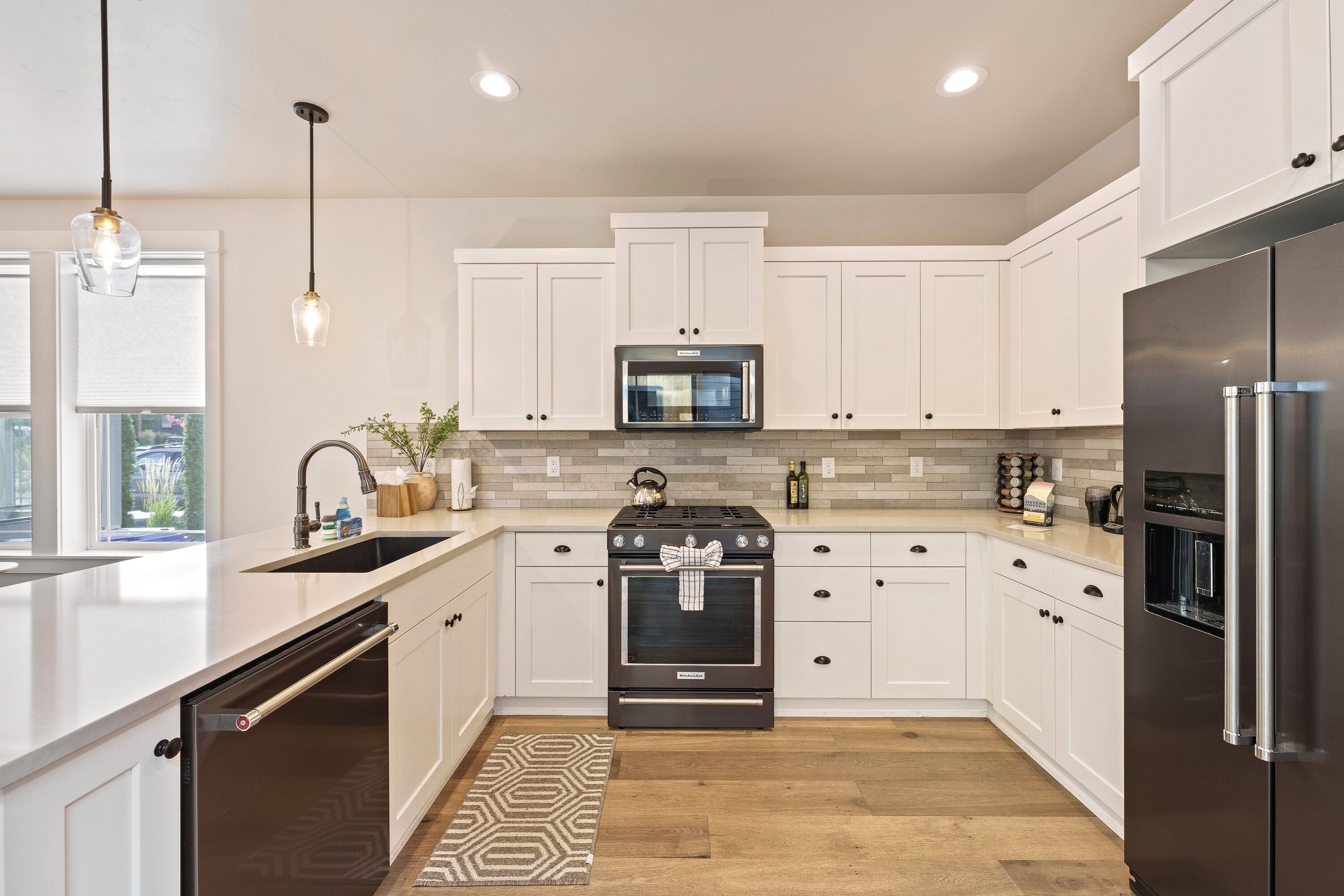 House, 4 Bedrooms | Private kitchen | Fridge, oven, coffee/tea maker, toaster