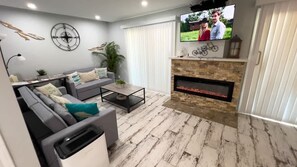 Condo, 2 phòng ngủ | Khu phòng khách