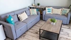 Condo, 2 phòng ngủ | Khu phòng khách