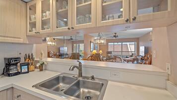 Condo, 2 Bedrooms | Interior