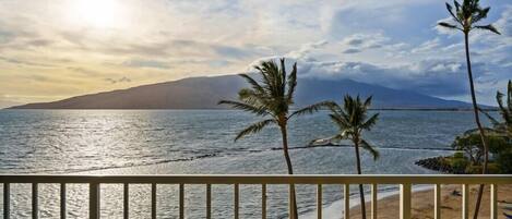 Condo, 2 Bedrooms | Property grounds