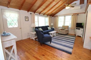 Smart TV - Charming Pond Access Cottage Near National Seashore (2409) (Eastham)