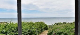 Beach front, desirable Indian Neck! CS0048