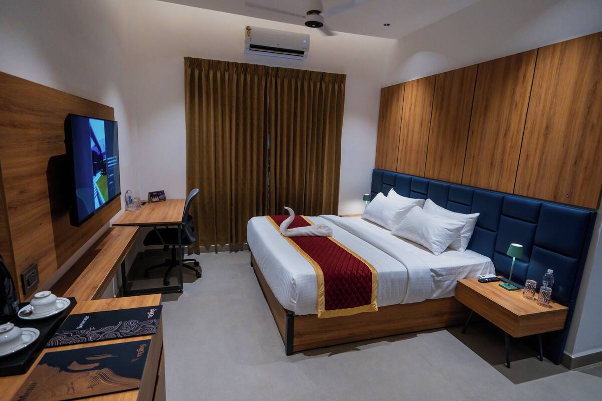 In-room safe, desk, laptop workspace, blackout drapes