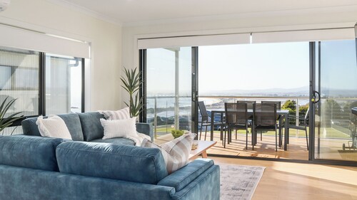 Sea Links Villa - Ideal Coastal Getaway