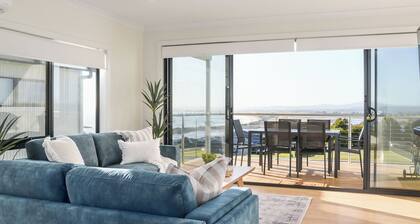 Sea Links Villa - Ideal Coastal Getaway