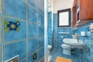 Dusche, Bidet, Handtücher