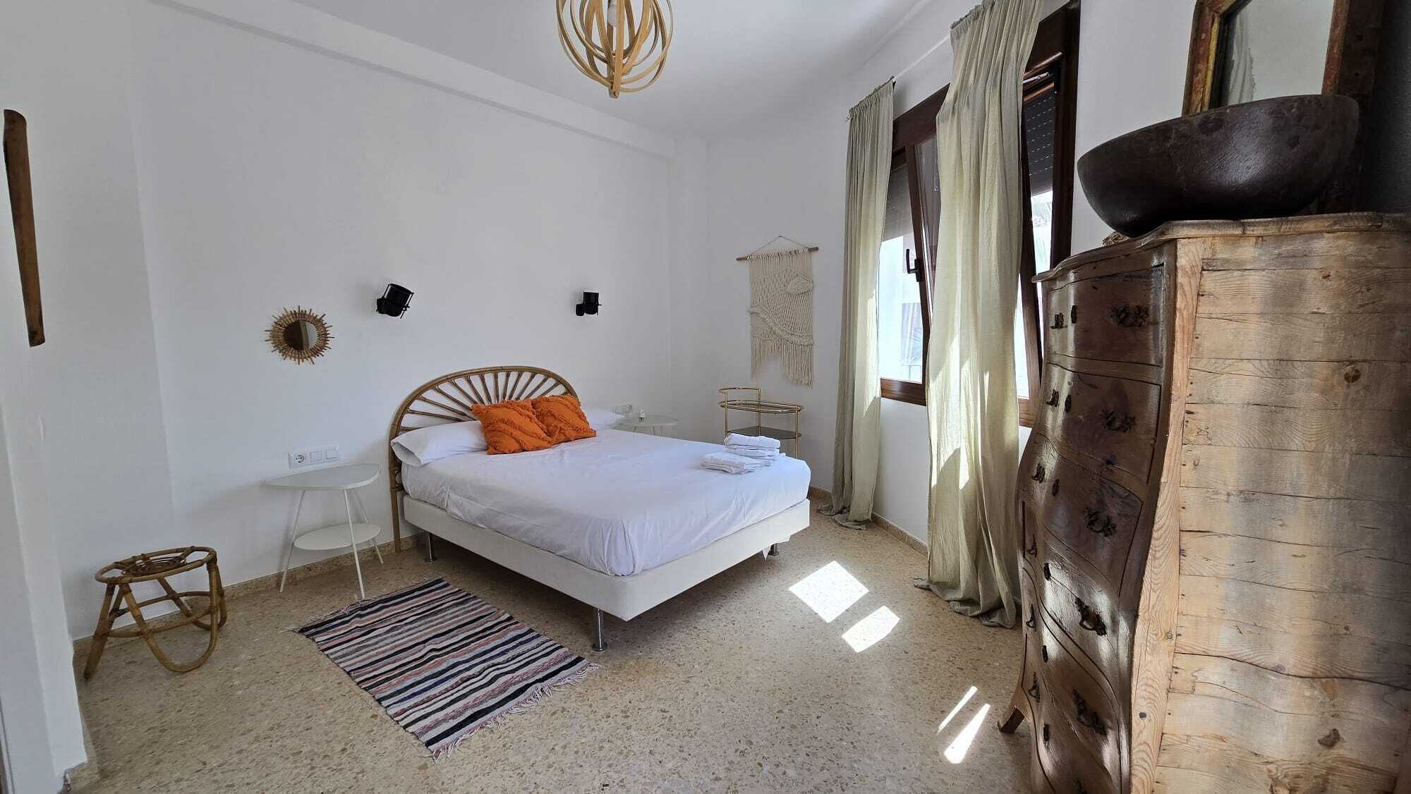 4 soverom, strykejern/-brett, wi-fi og sengetøy