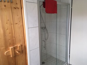 Shower, hair dryer, towels