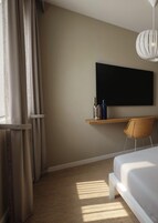 Basic enkelrum - utsikt mot staden | Värdeförvaringsskåp på rummet, mörkläggningsgardiner och gratis wi-fi