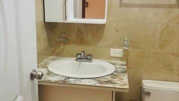 Handtücher, Seife, Toilettenpapier