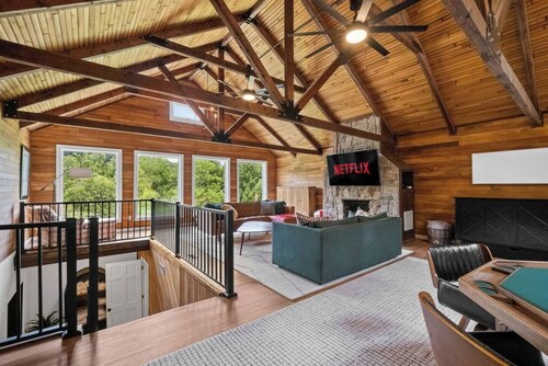 Tails & Trails | WV Retreat - 15 min NRG