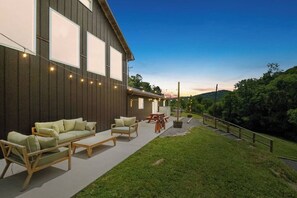 Terrace/patio - Tails & Trails WV Retreat - 15 min NRG, 9 min Babcock, Fenced Yard, Dog-Friendly (Nallen)