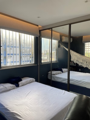 2 bedrooms, iron/ironing board, internet, bed sheets